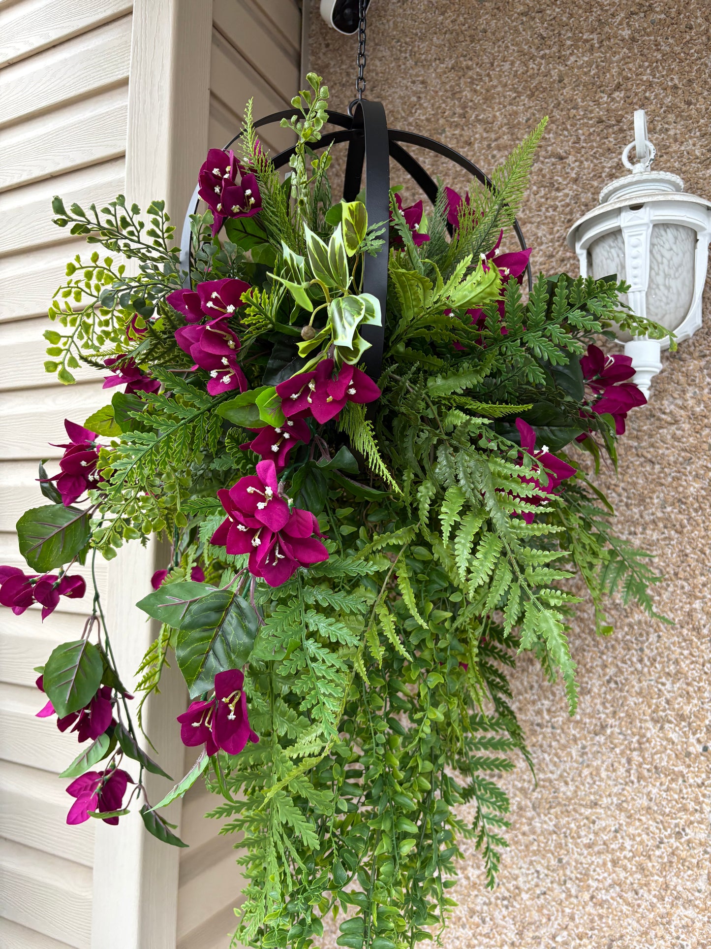 Sphère suspendue en métal – Bougainvillier prune