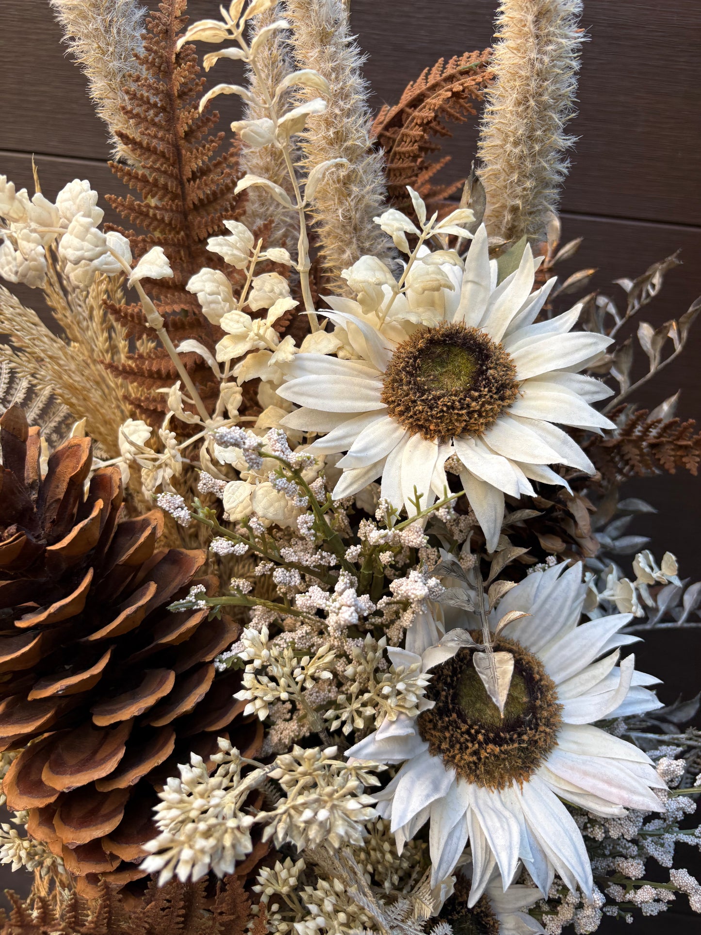 Grand arrangement d’automne – Tournesols blancs et pot effet jute