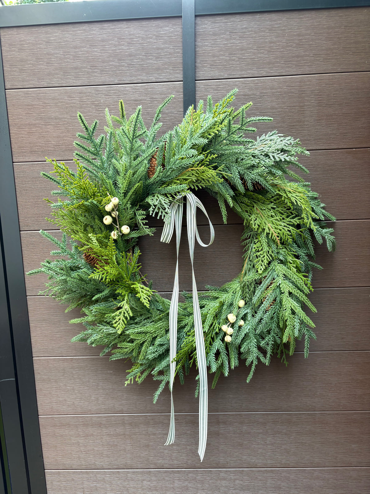 Couronne de Noël en verdure – Style naturel rustique chic