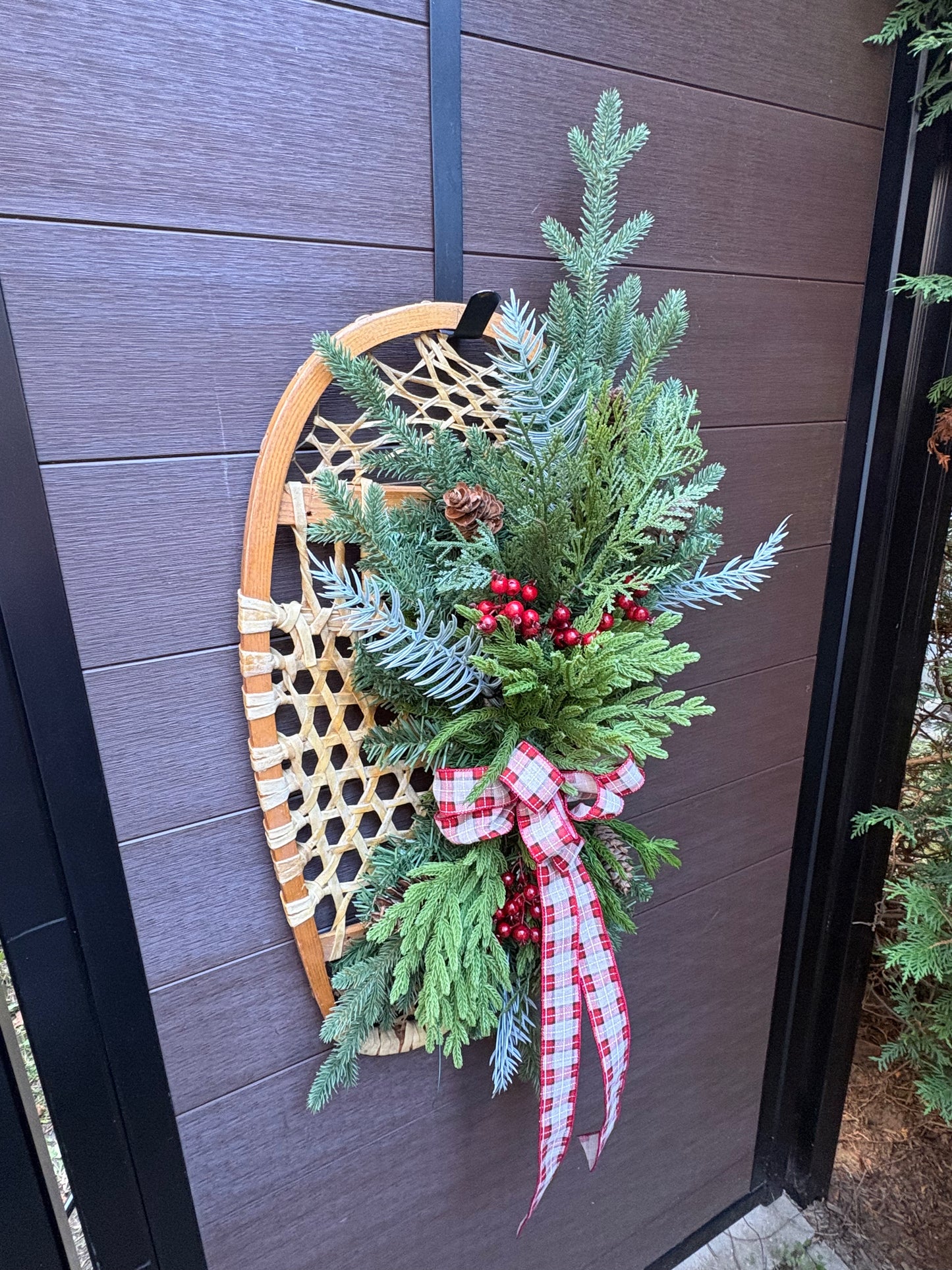 Raquettes à neige vintage décorées – Décoration d’hiver et de Noël rustique