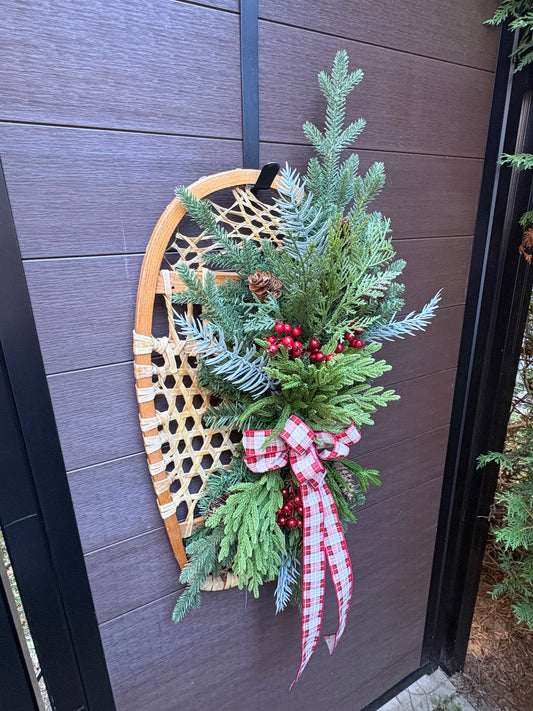 Raquettes à neige vintage décorées – Décoration d’hiver et de Noël rustique