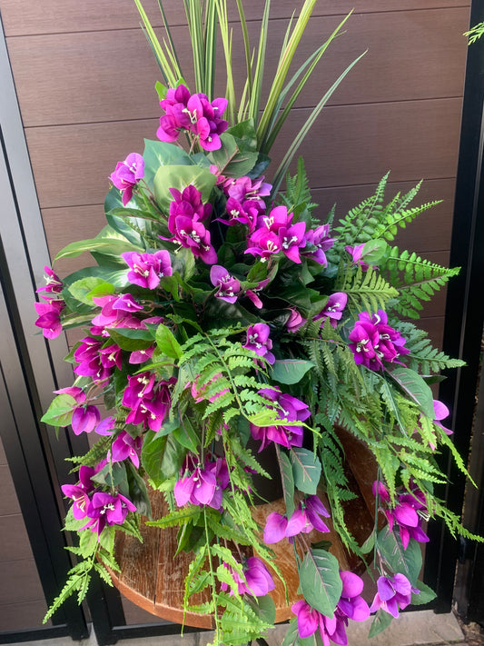 Arrangement extérieur bougainvillier mauve – style élégant