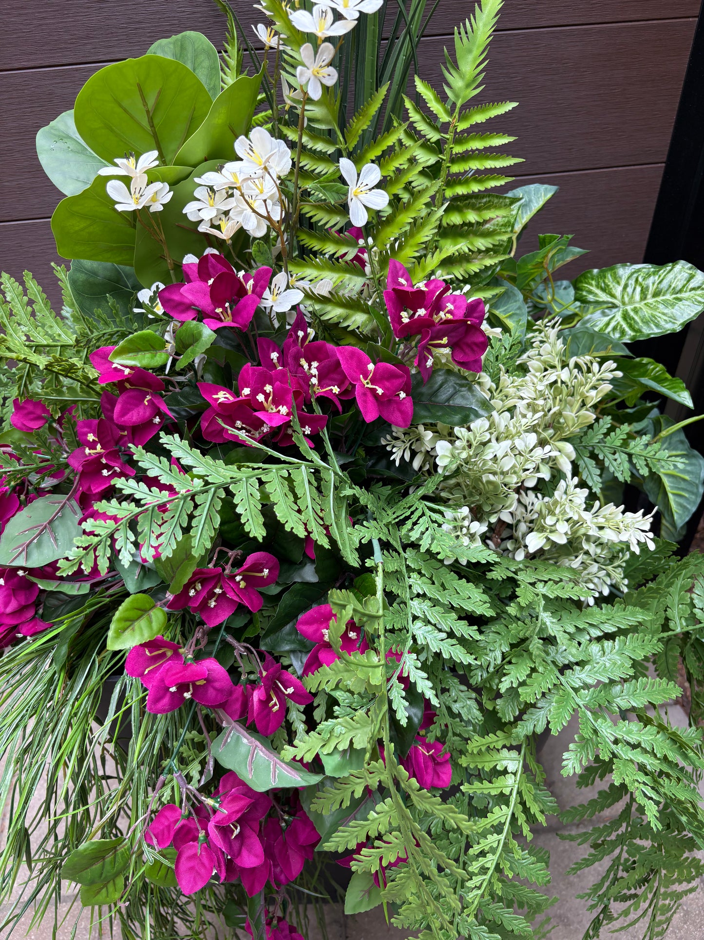 Arrangement extérieur grand format bougainvillier prune