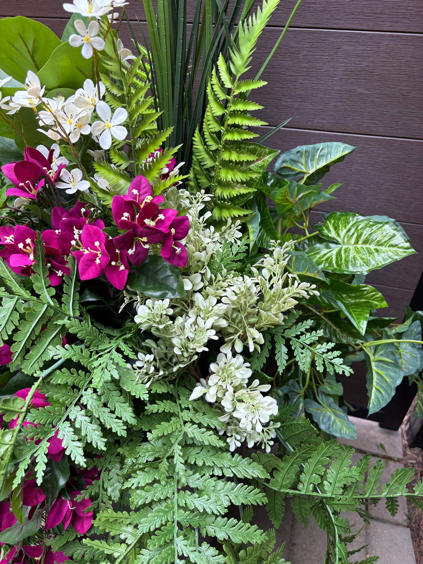 Arrangement extérieur grand format bougainvillier prune