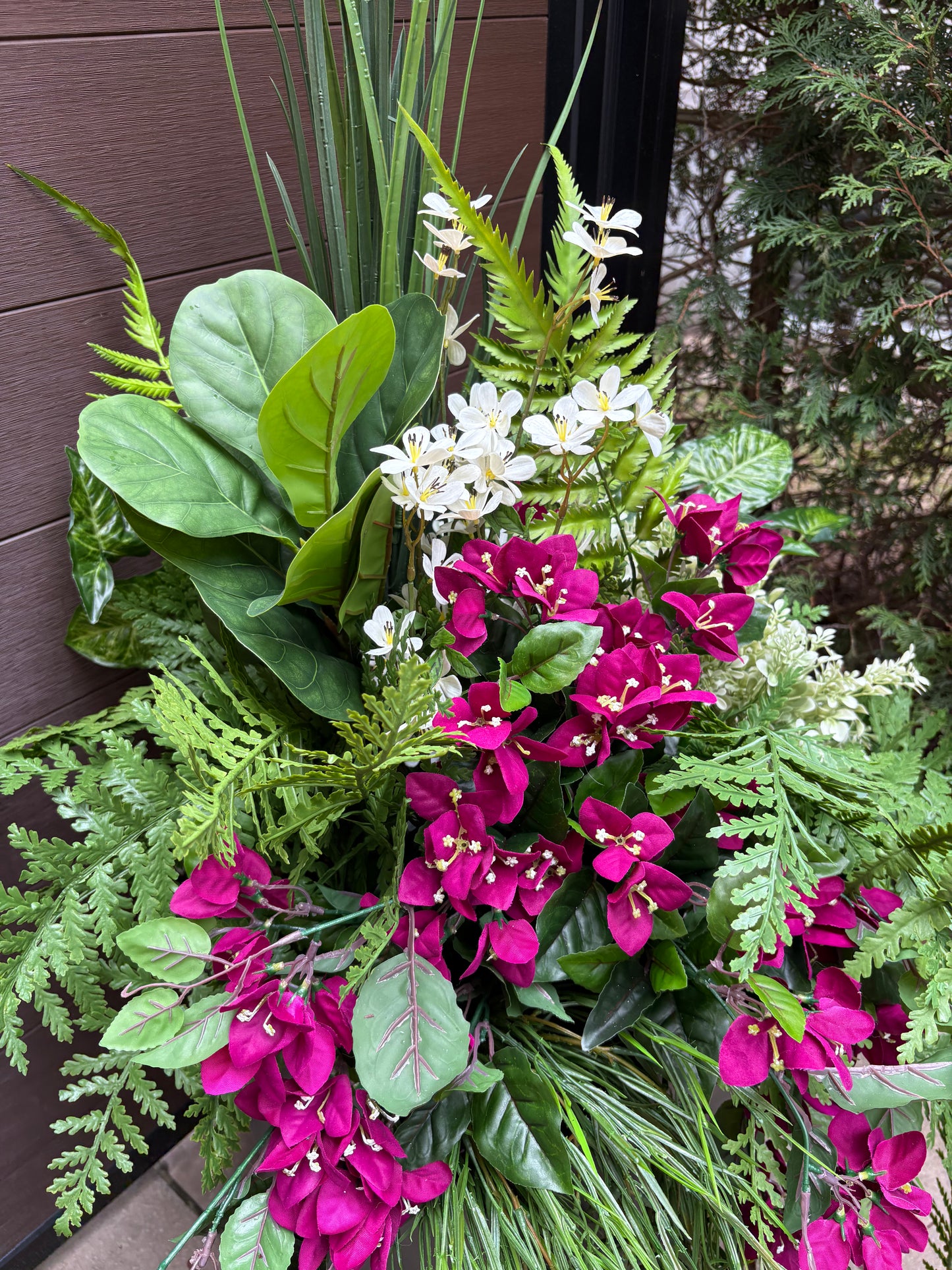 Arrangement extérieur grand format bougainvillier prune