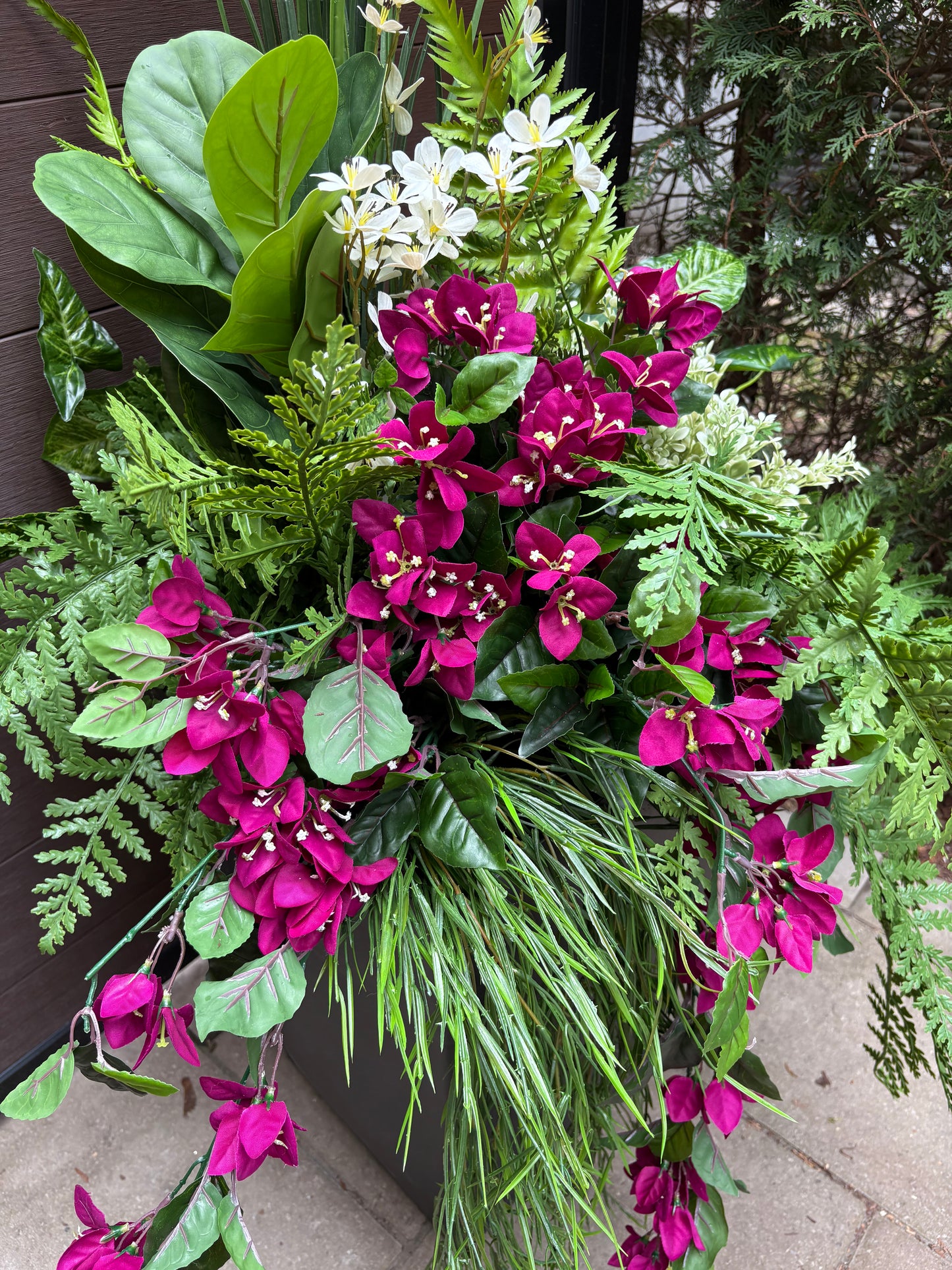 Arrangement extérieur grand format bougainvillier prune