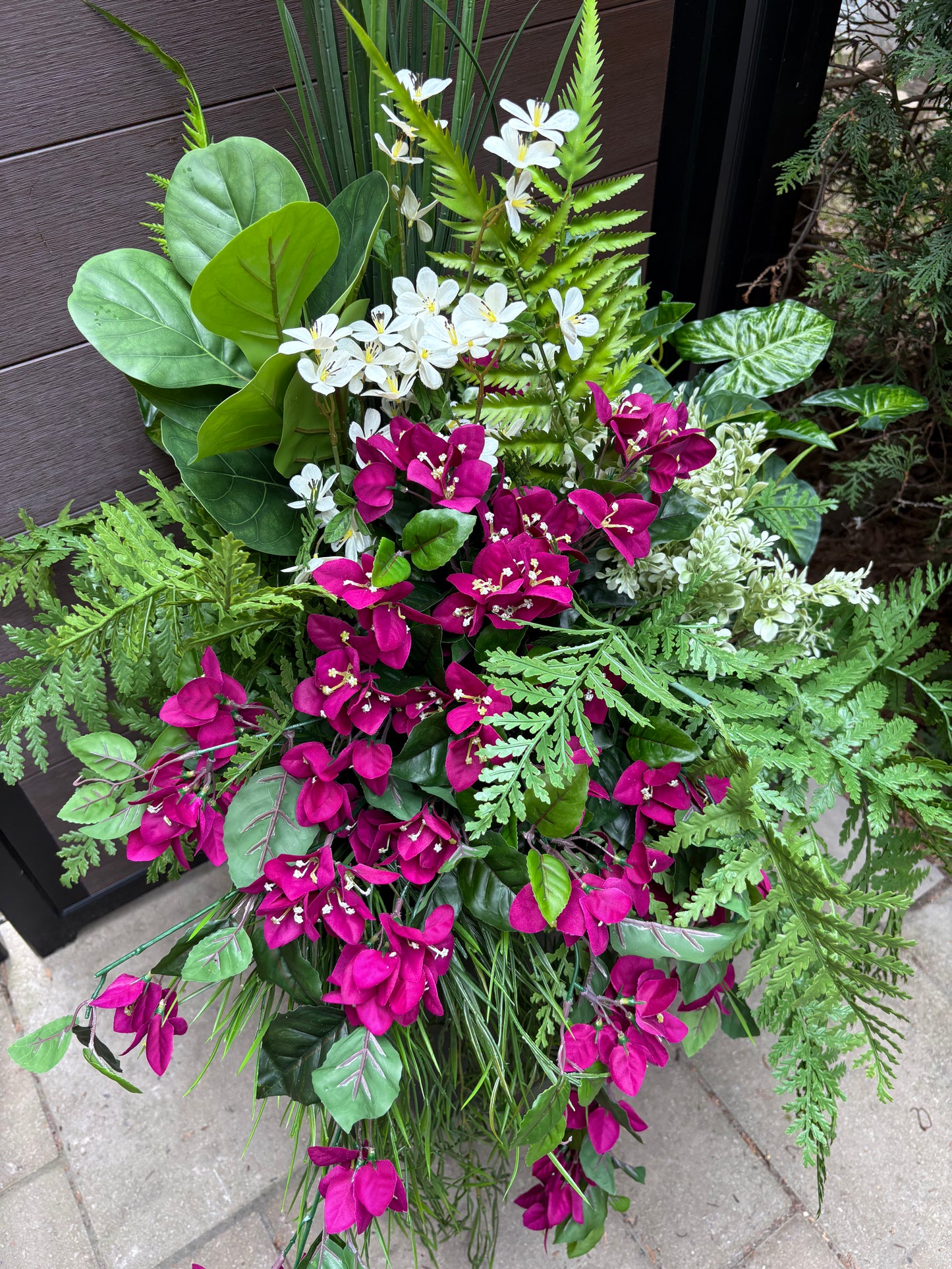 Arrangement extérieur grand format bougainvillier prune
