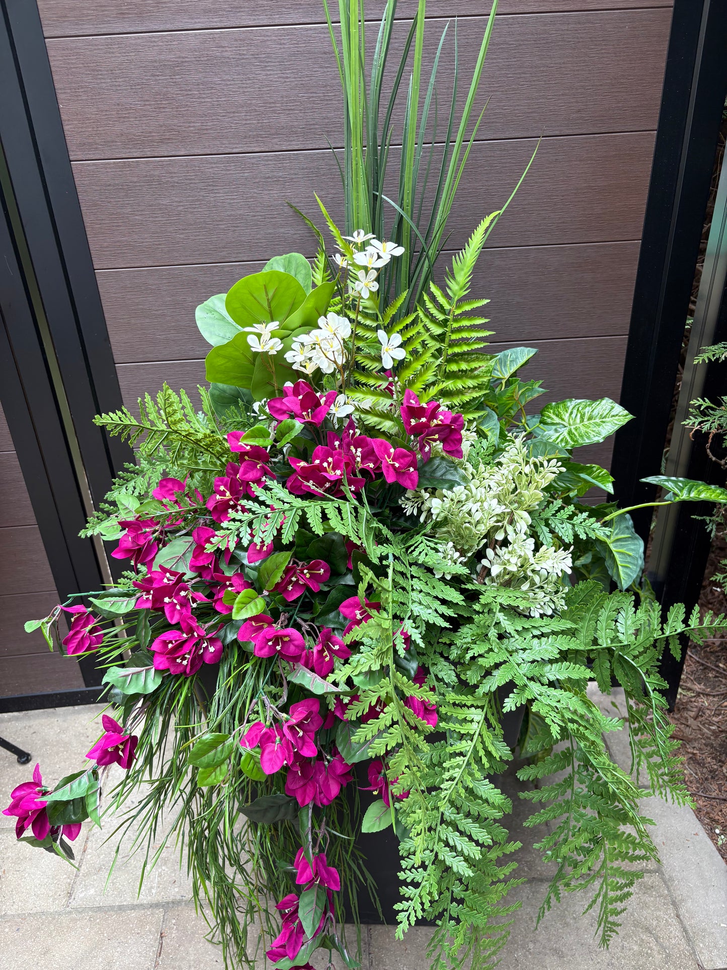 Arrangement extérieur grand format bougainvillier prune