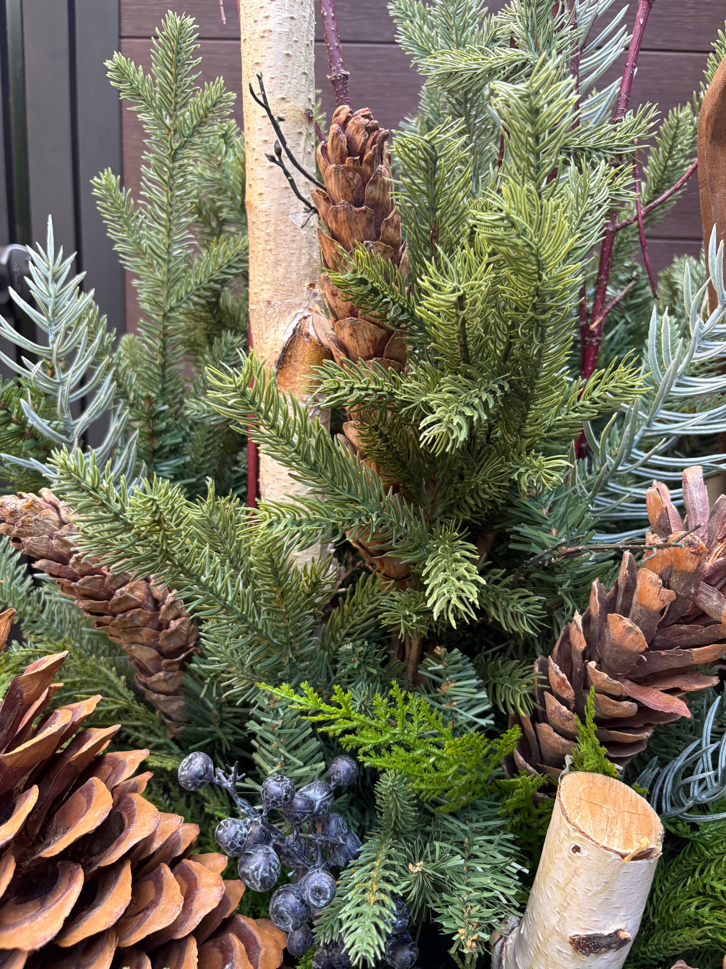 Arrangement hivernal haut de gamme – style rustique chic