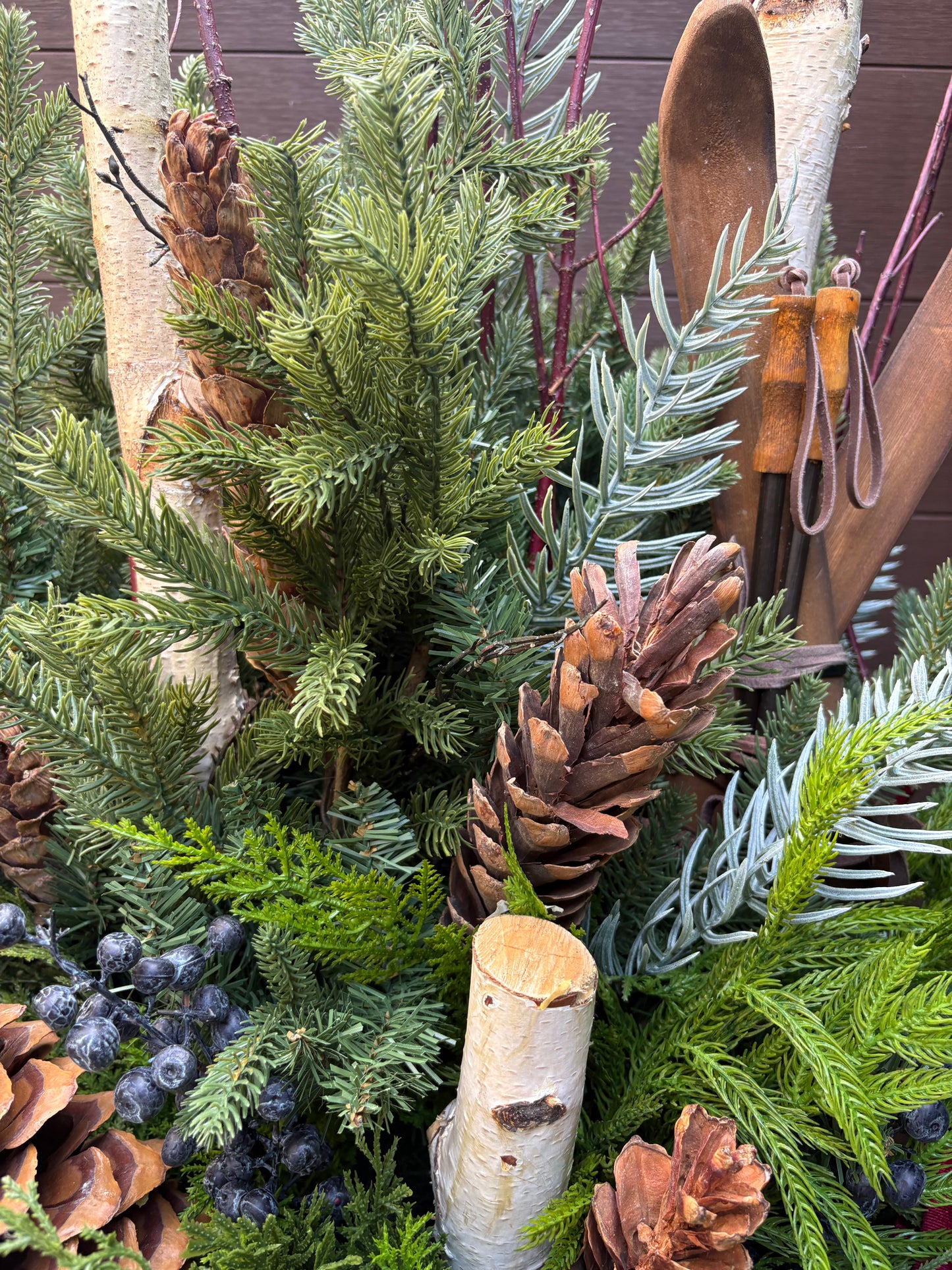 Arrangement hivernal haut de gamme – style rustique chic