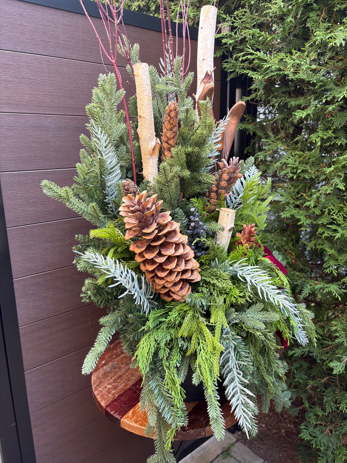 Arrangement hivernal haut de gamme – style rustique chic