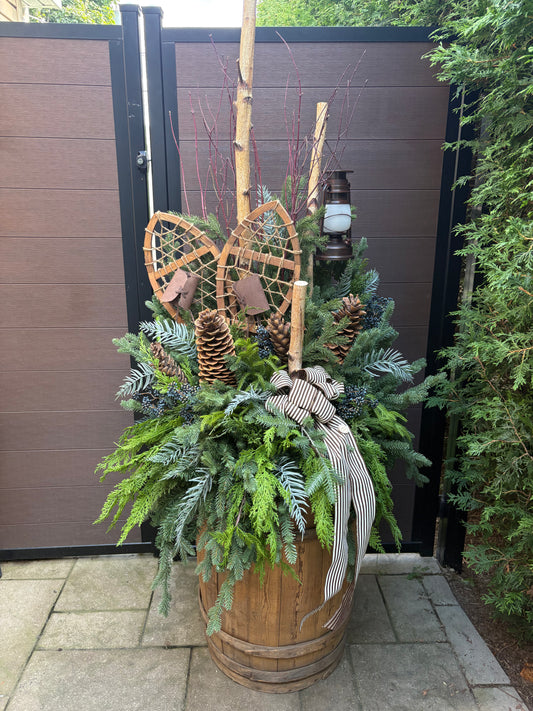 Arrangement hivernal haut de gamme sur baril – 76 x 36 po