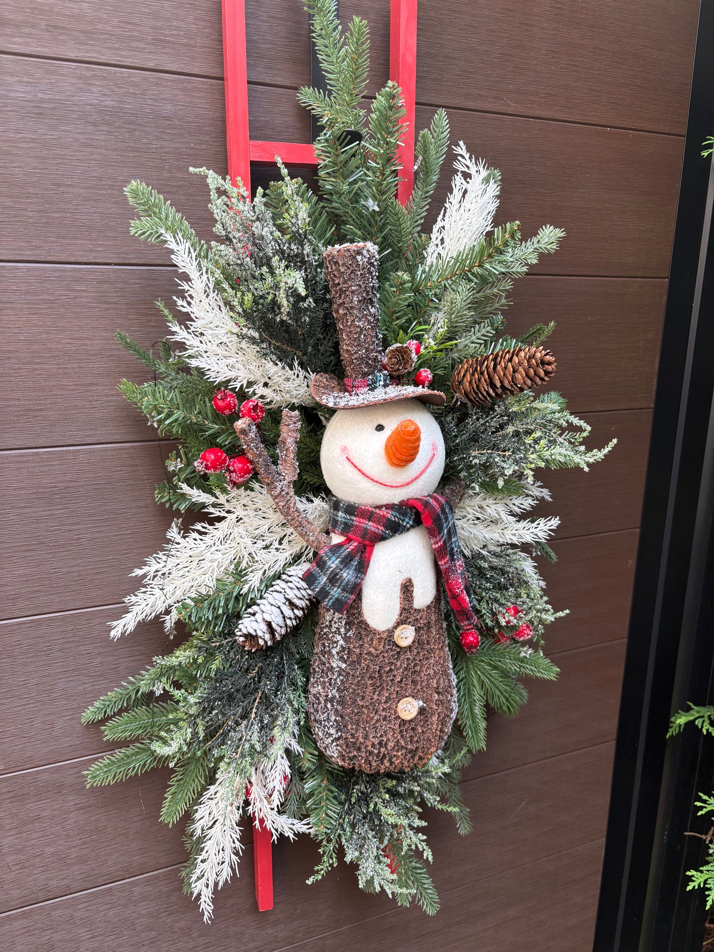 Décoration d’hiver bonhomme de neige sur échelle – 36 x 18 po