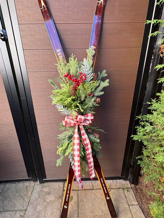 Skis vintage décoratifs 70 po – Arrangement hivernal rustique chic