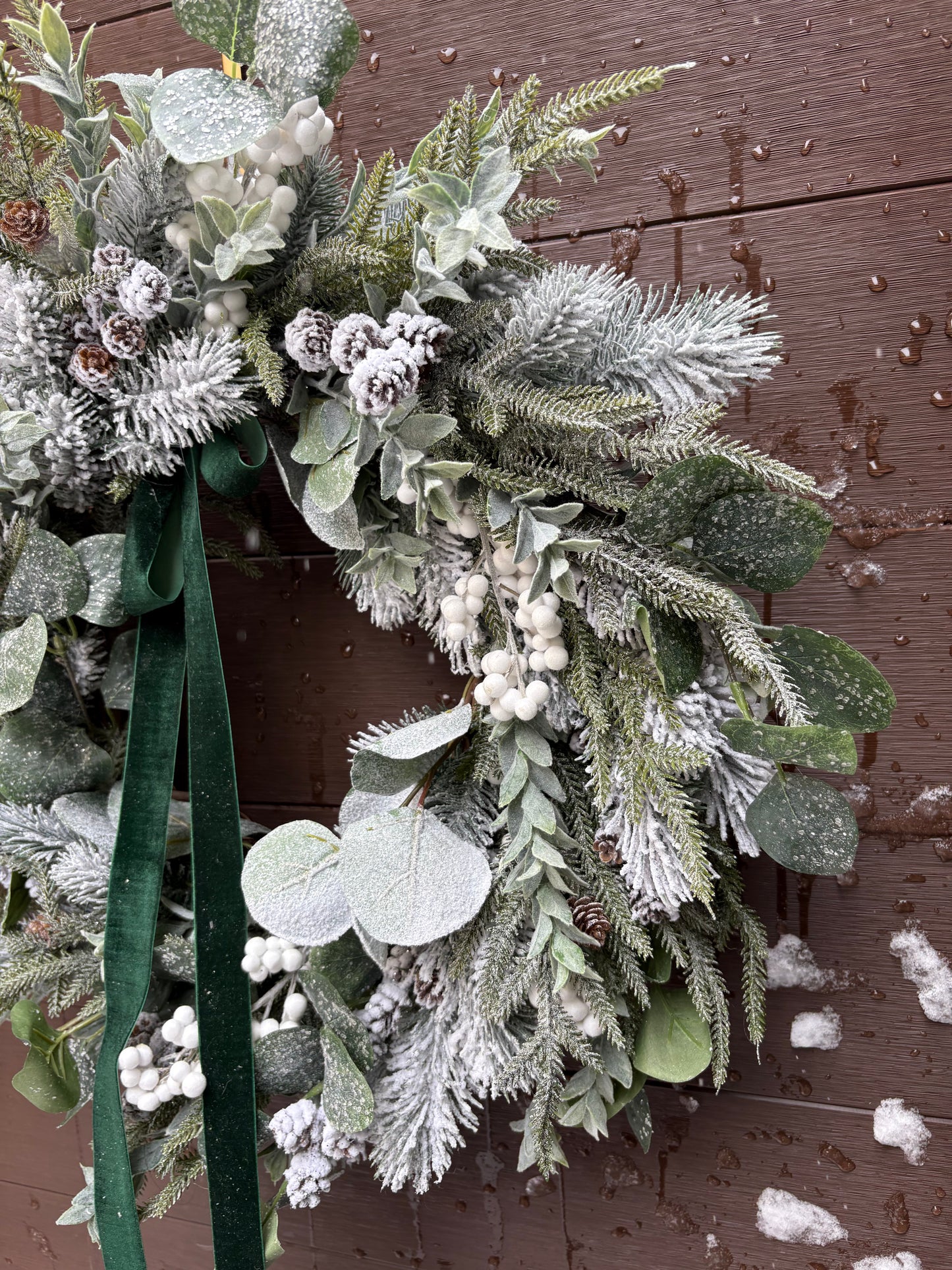 22-inch Artificial Frosted Winter Wreath – Snowy Foliage, White Berries, and Green Velvet Ribbon