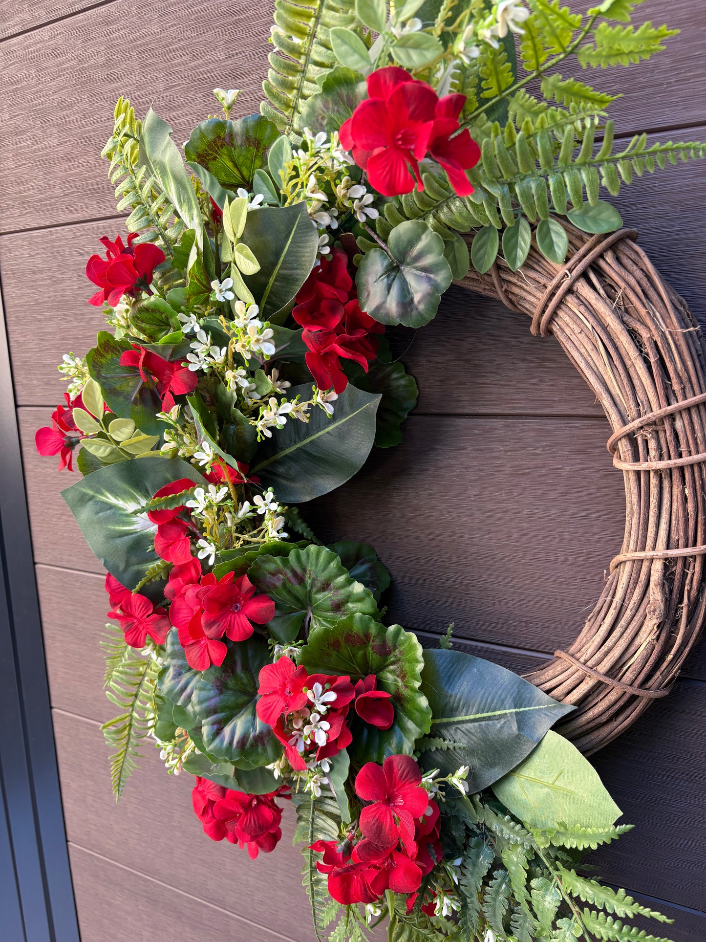 Couronne géranium rouge élégante – style champêtre chic