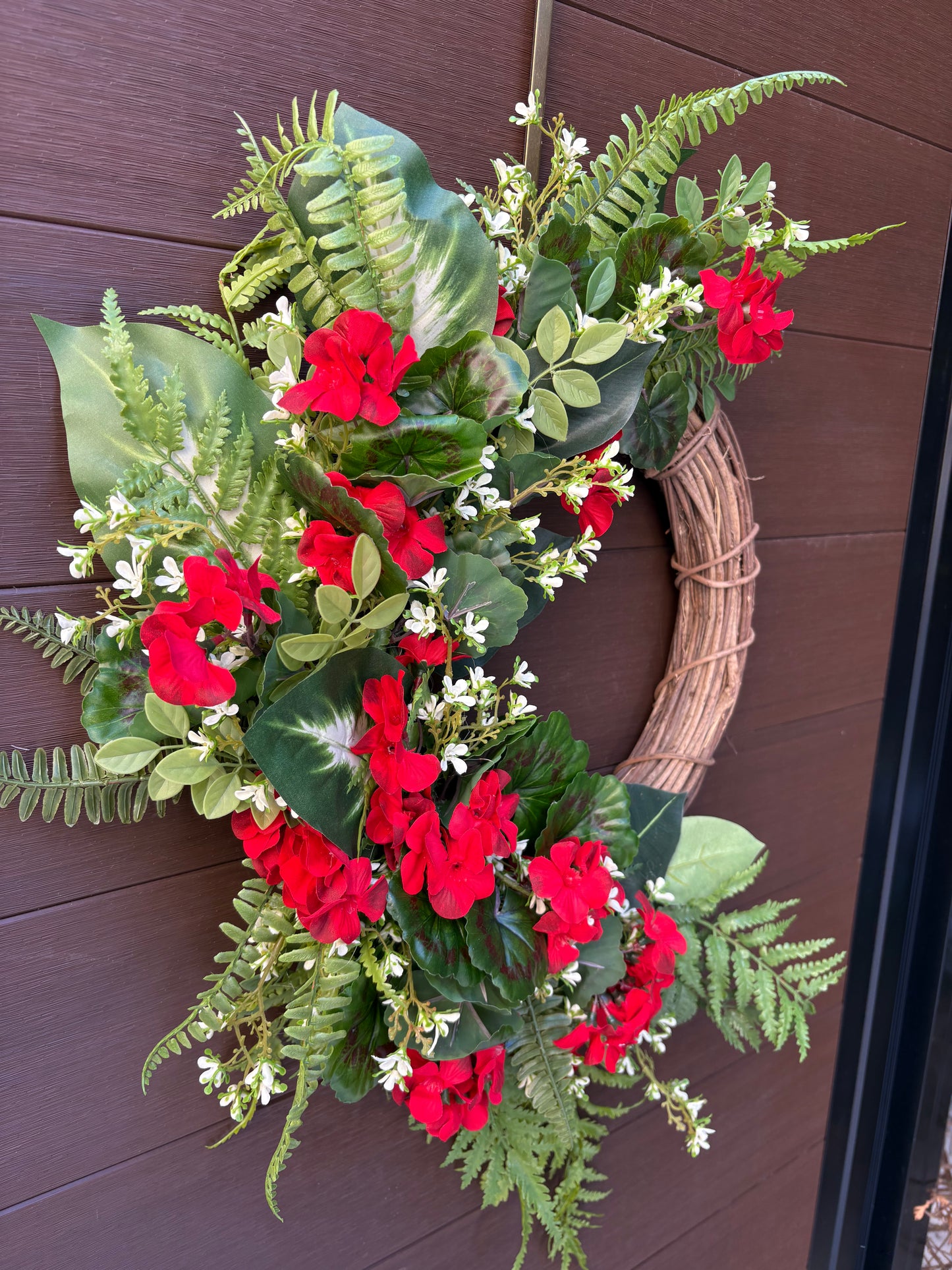 Couronne géranium rouge élégante – style champêtre chic