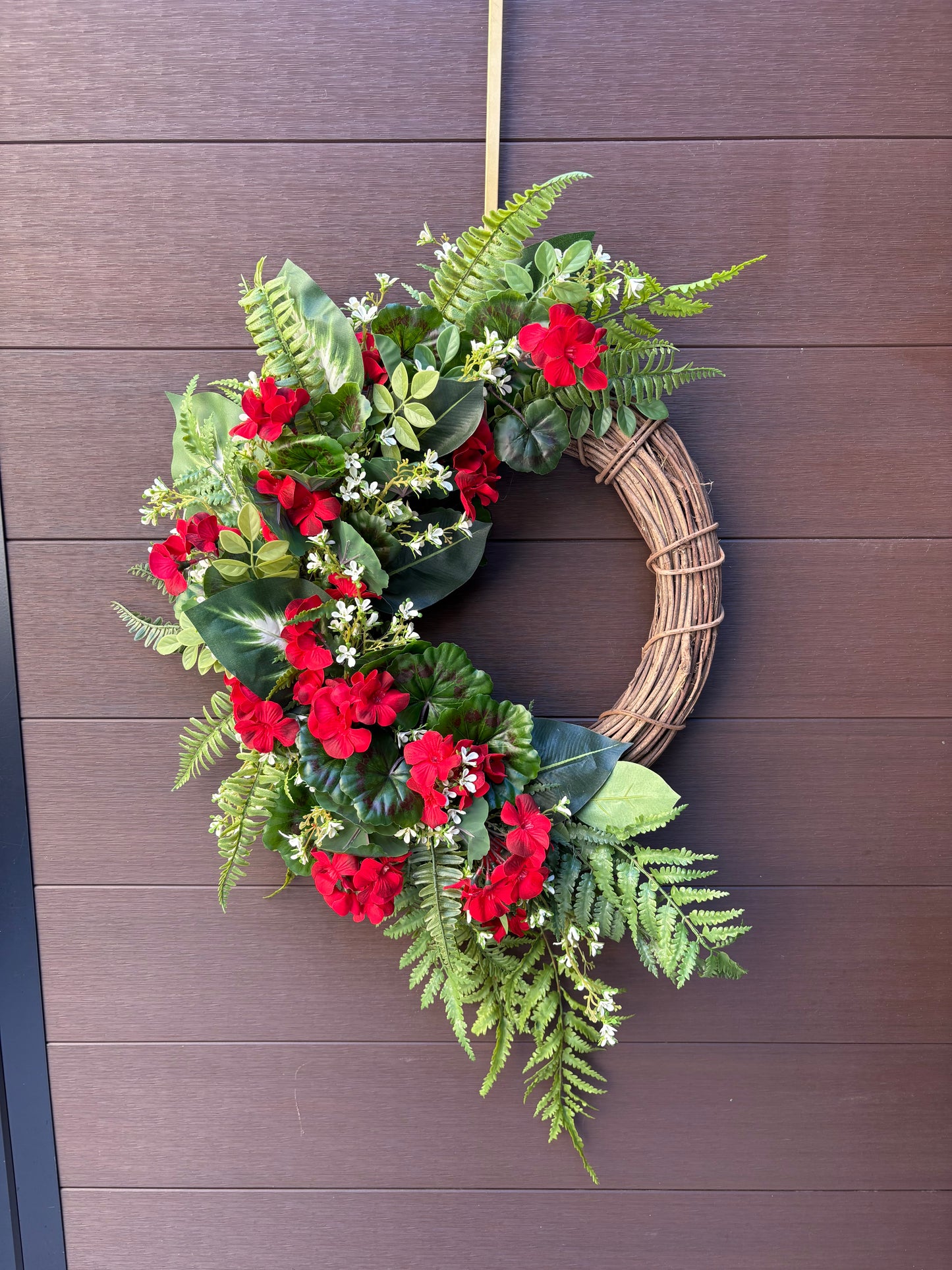 Couronne géranium rouge élégante – style champêtre chic