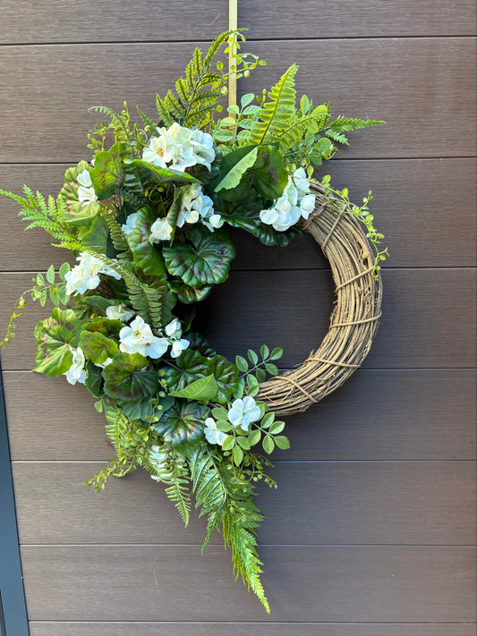 Elegant white geranium wreath – chic country style