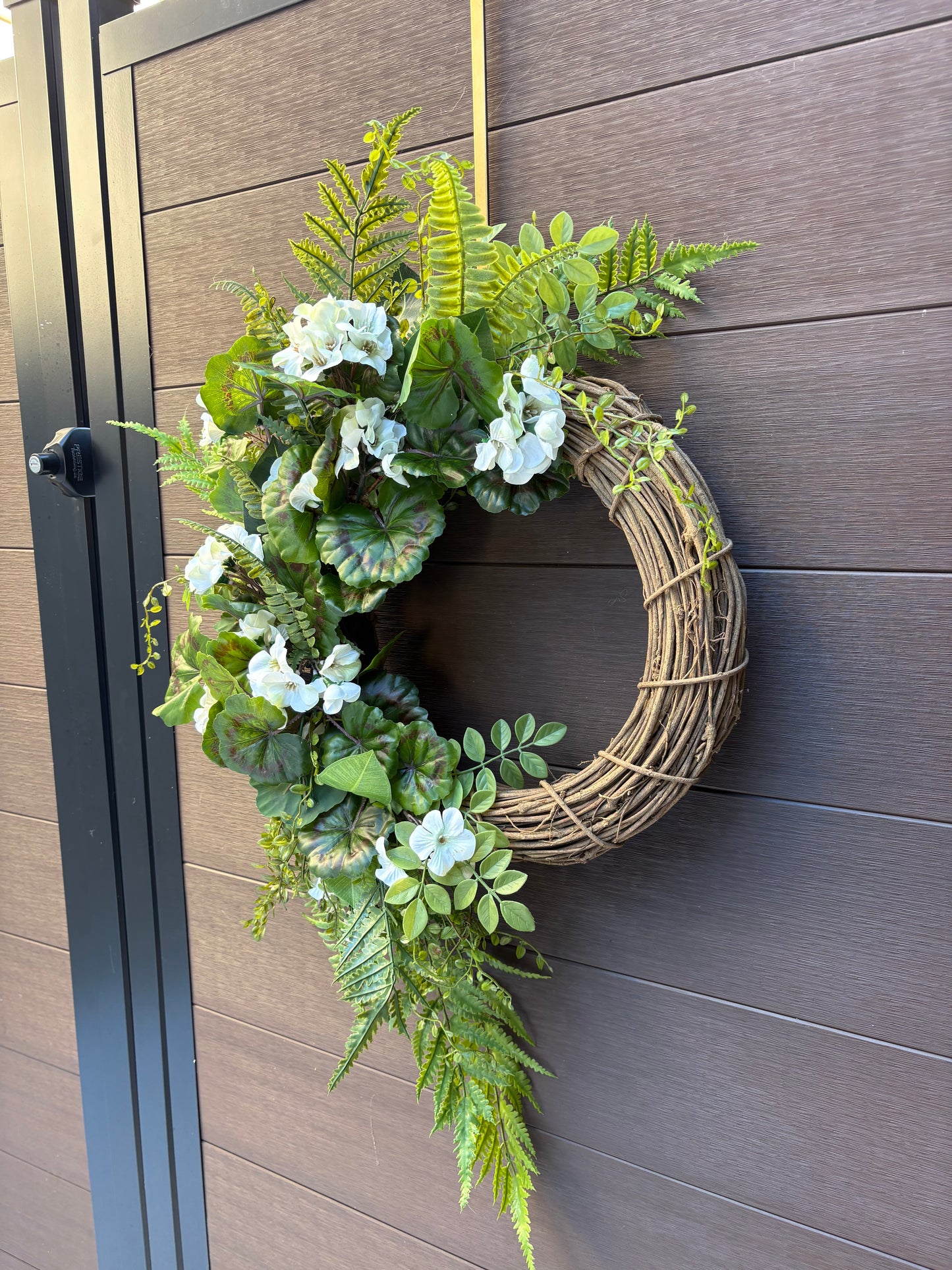 Couronne géranium blanc élégante – style champêtre chic