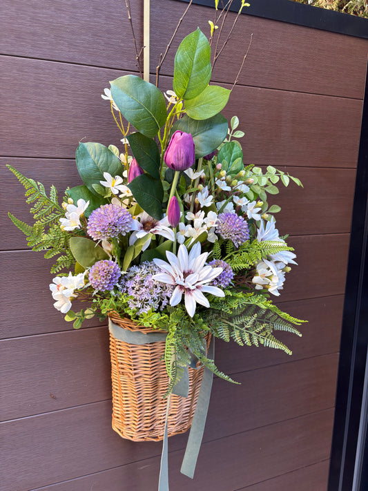 Floral wicker wall basket – spring/summer door decoration in a rustic style