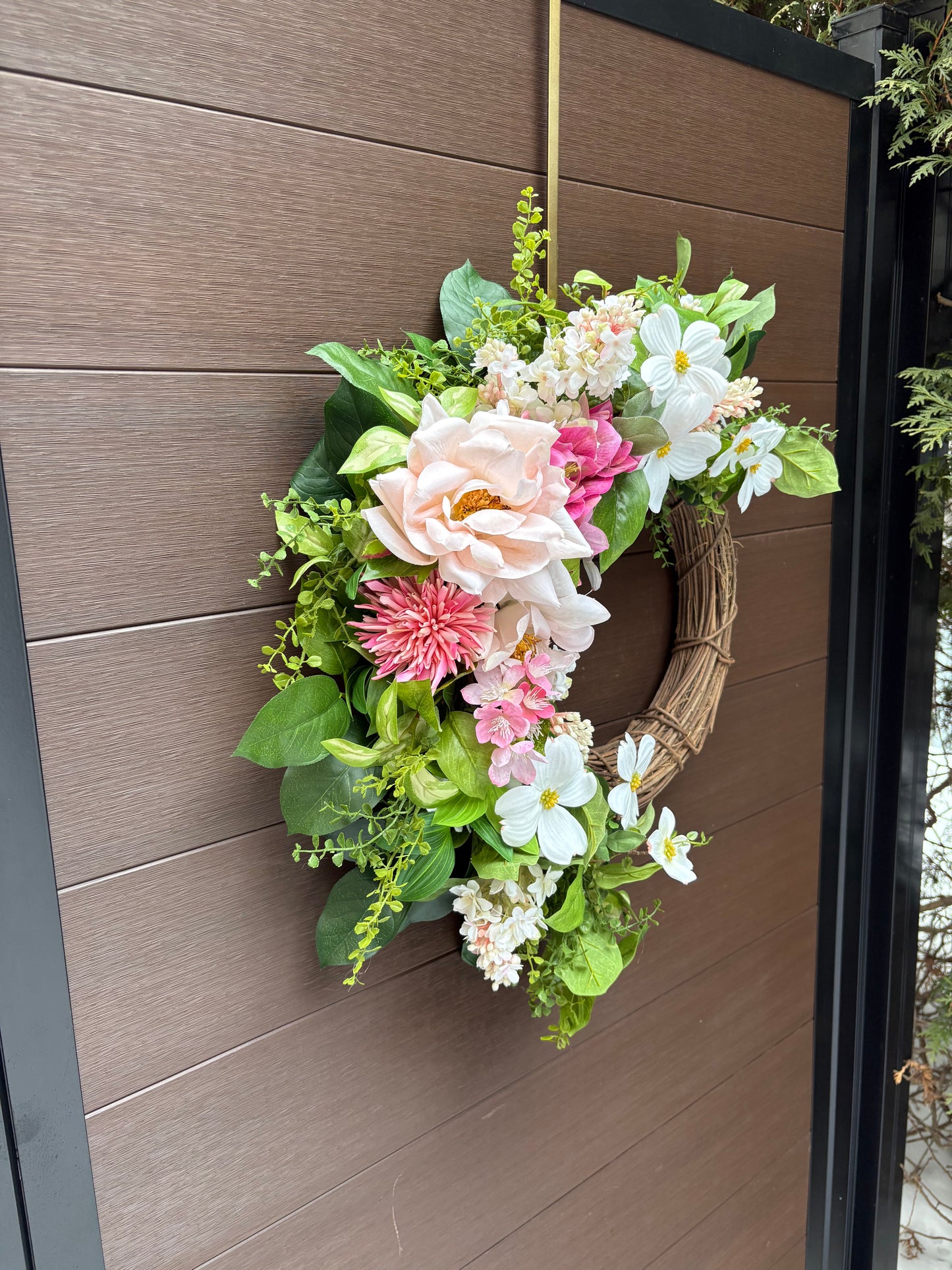 Couronne florale romantique porte d’entrée – cosmos, roses et lilas