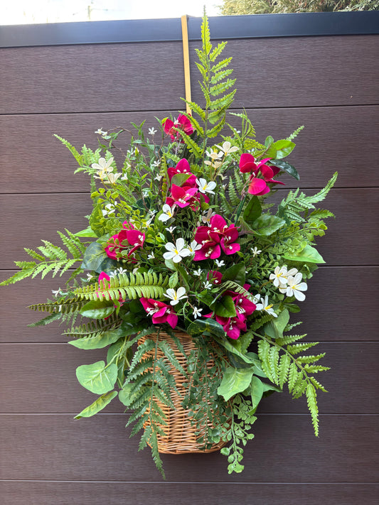 Hanging Wall Flower Arrangement – Raspberry Bougainvillea, Ferns and White Flowers | Béatrice Collection