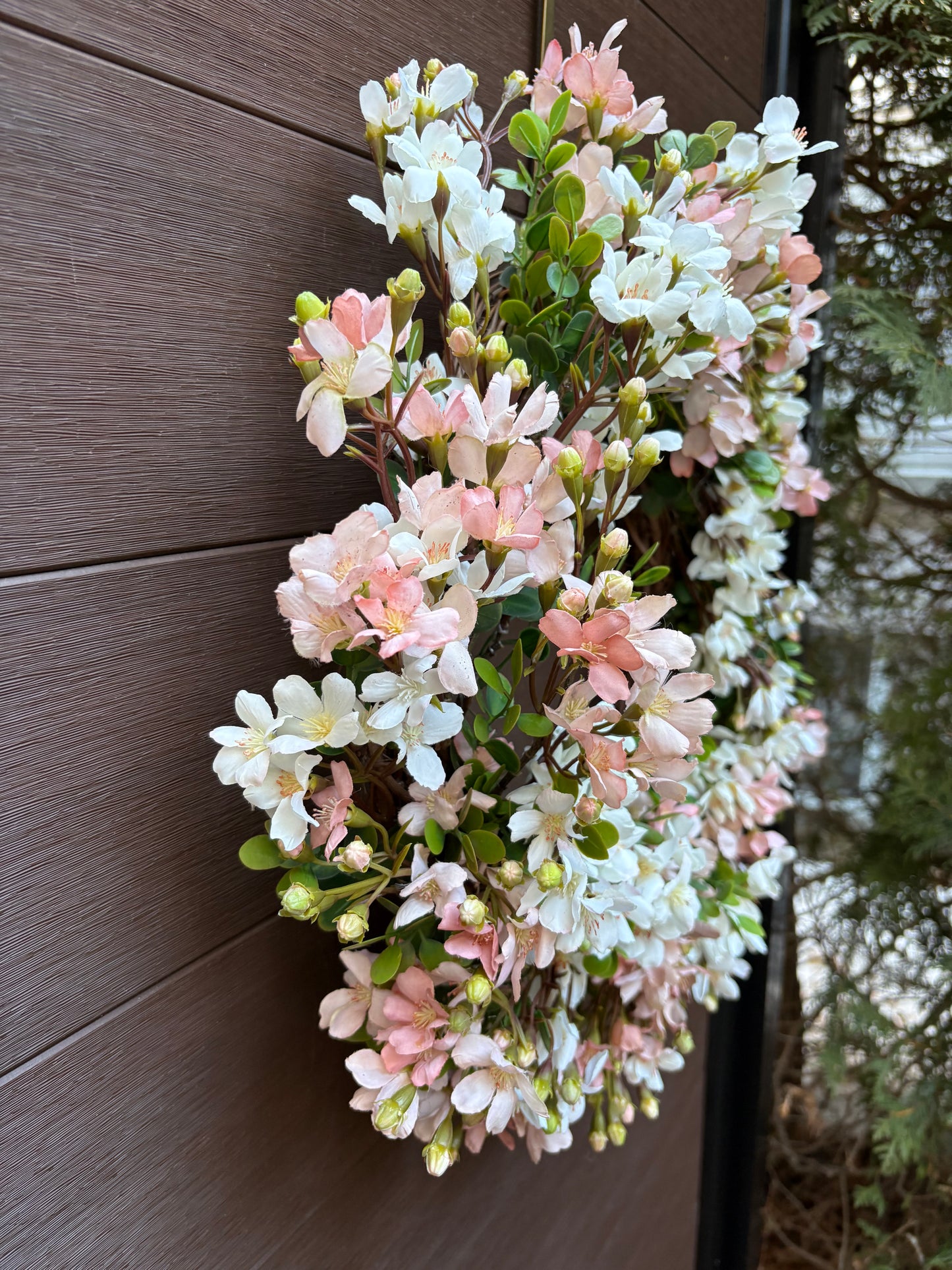 Couronne fleurs de cerisier blanches et roses 22 pouces | Collection Romantique