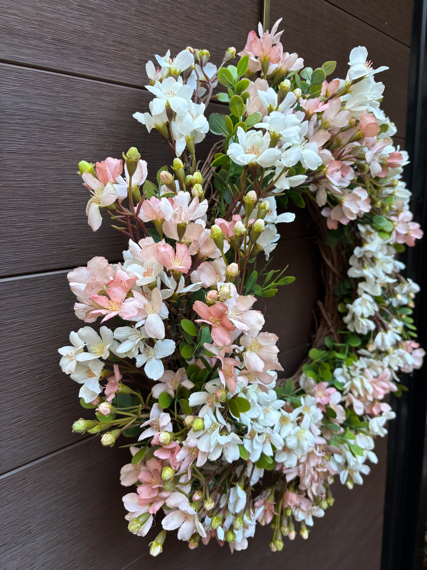 Couronne fleurs de cerisier blanches et roses 22 pouces | Collection Romantique