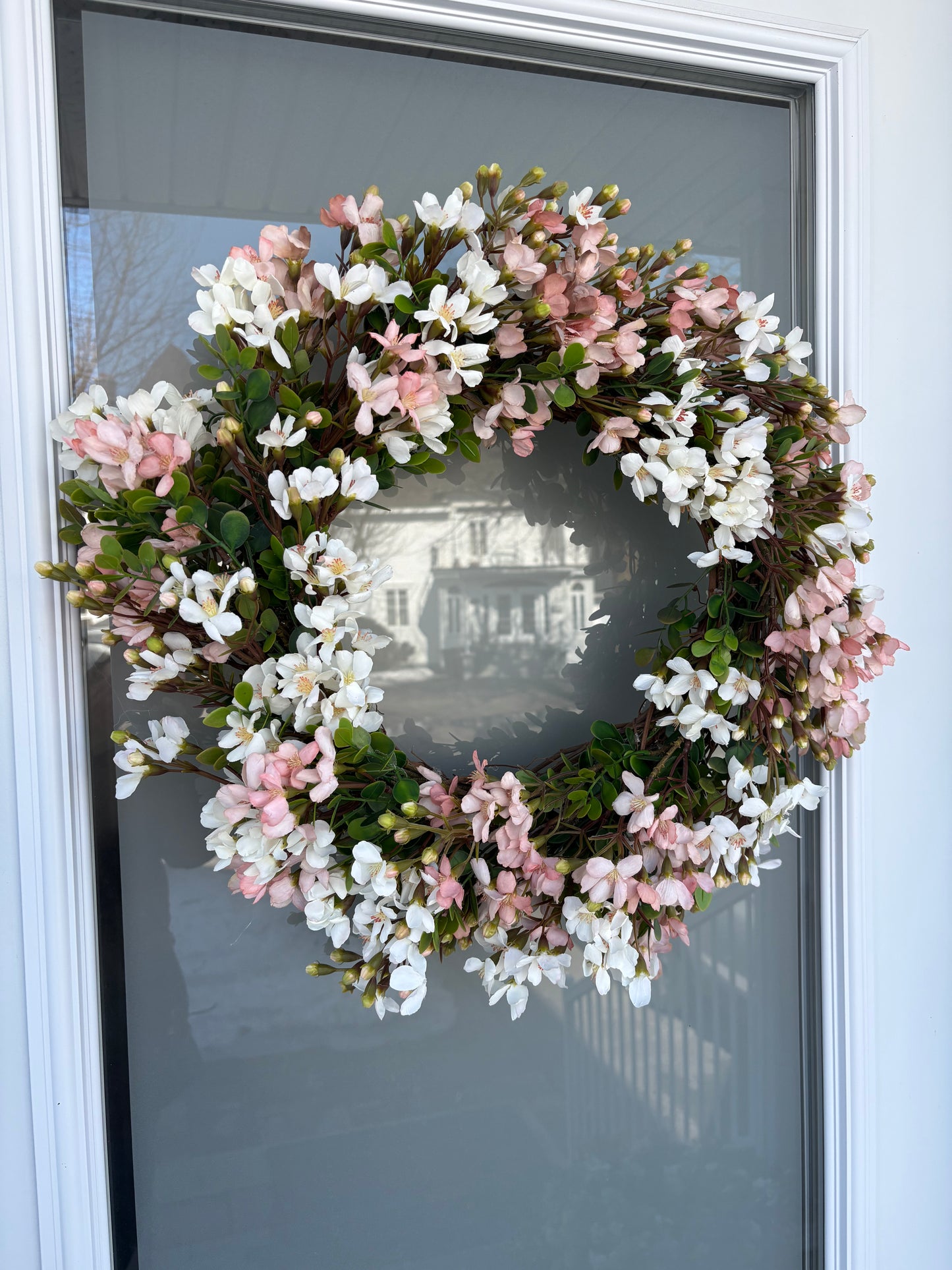 Couronne fleurs de cerisier blanches et roses 22 pouces | Collection Romantique