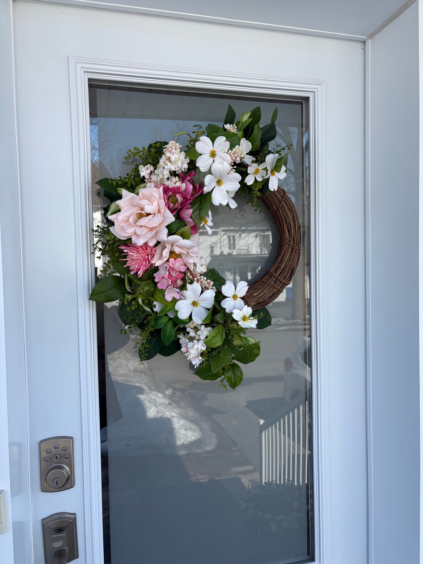 Couronne florale romantique porte d’entrée – cosmos, roses et lilas