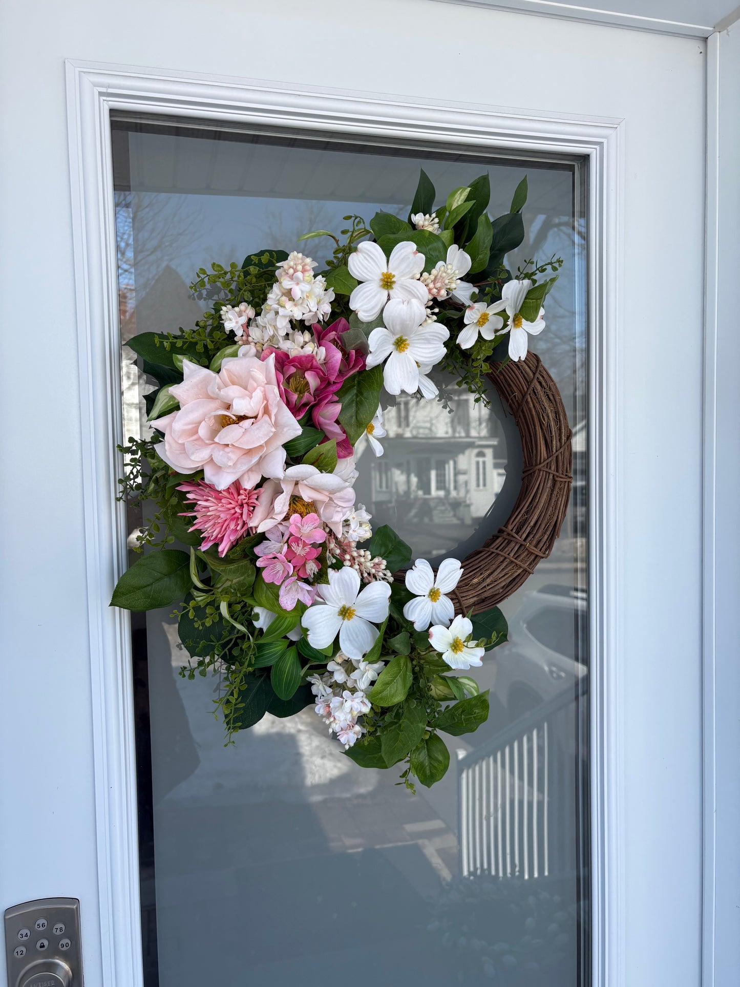 Couronne florale romantique porte d’entrée – cosmos, roses et lilas