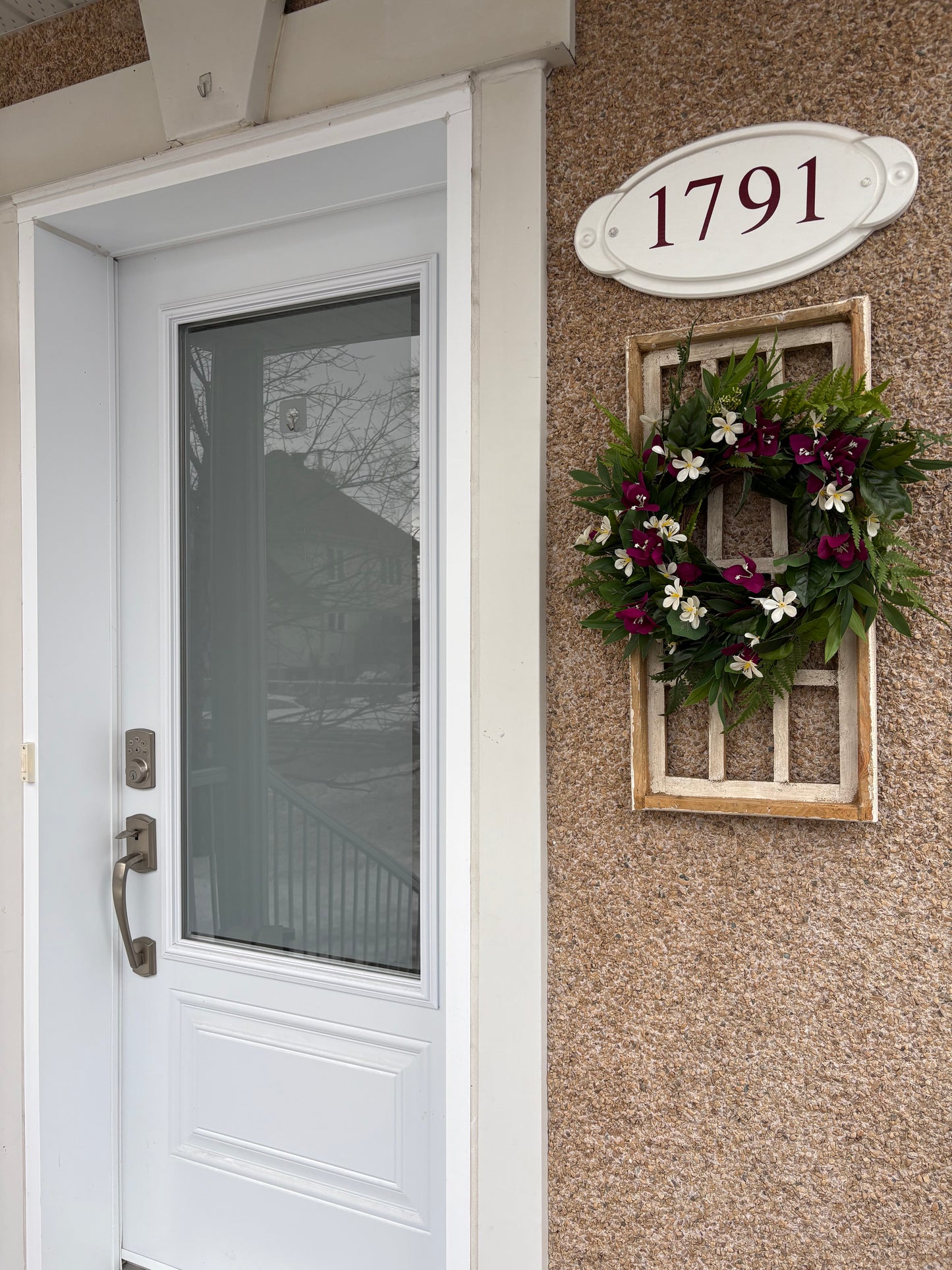Fenêtre décorative rustique avec couronne de bougainvilliers prunes – Décoration murale florale unique