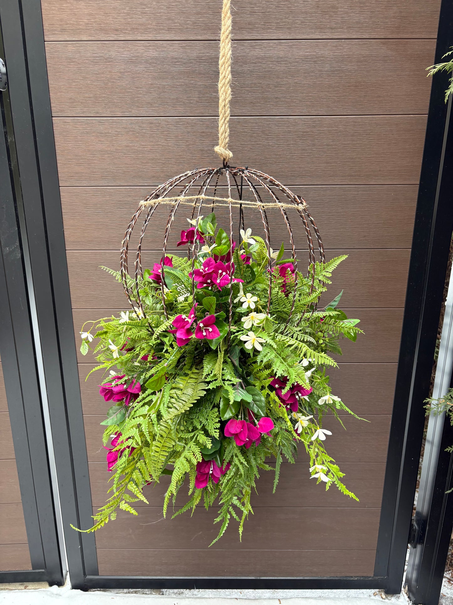 Sphère lumineuse avec arrangement floral 32 po – Décoration naturelle pour entrée extérieure
