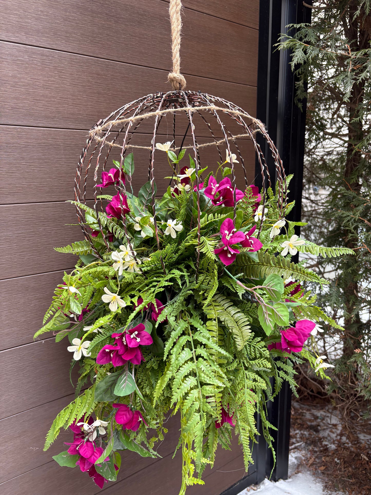 Sphère lumineuse avec arrangement floral 32 po – Décoration naturelle pour entrée extérieure
