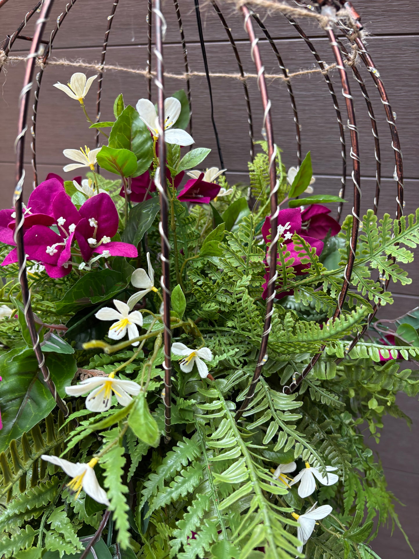 Sphère lumineuse avec arrangement floral 32 po – Décoration naturelle pour entrée extérieure