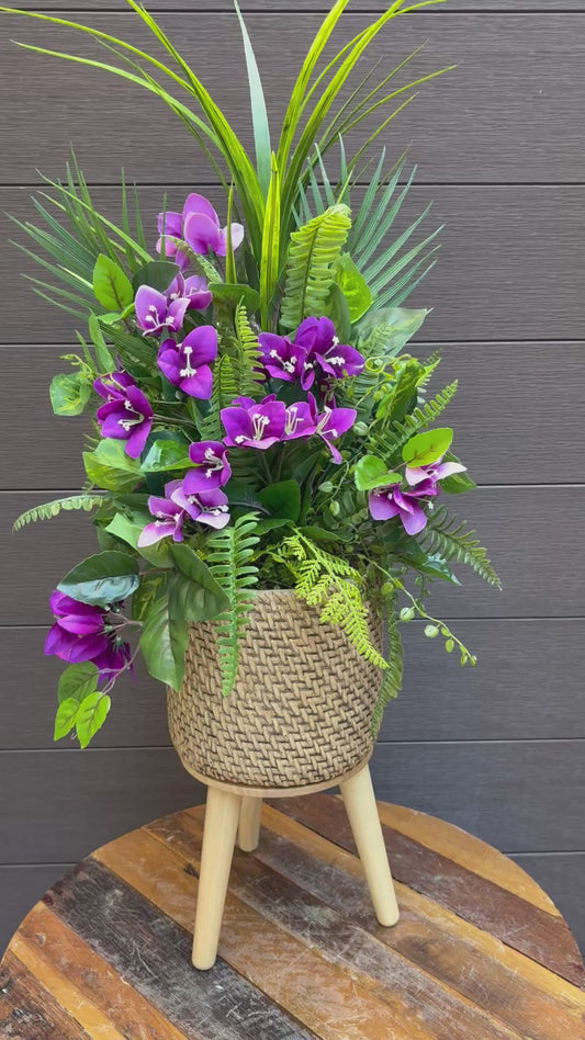 Arrangement bougainvillier mauve et feuillage – style exotique chic