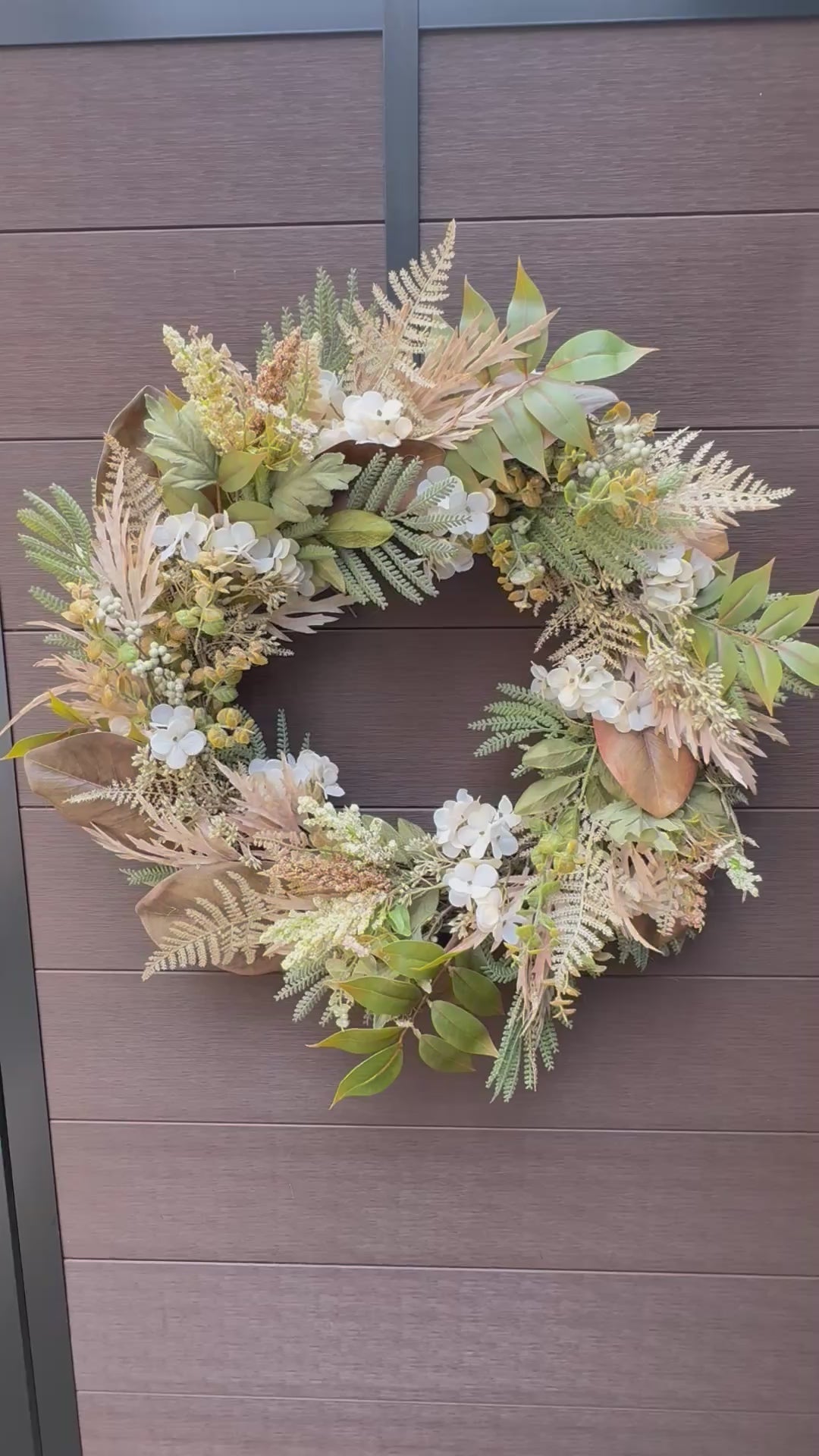Vidéo de la couronne d’automne beige, blanche et verte